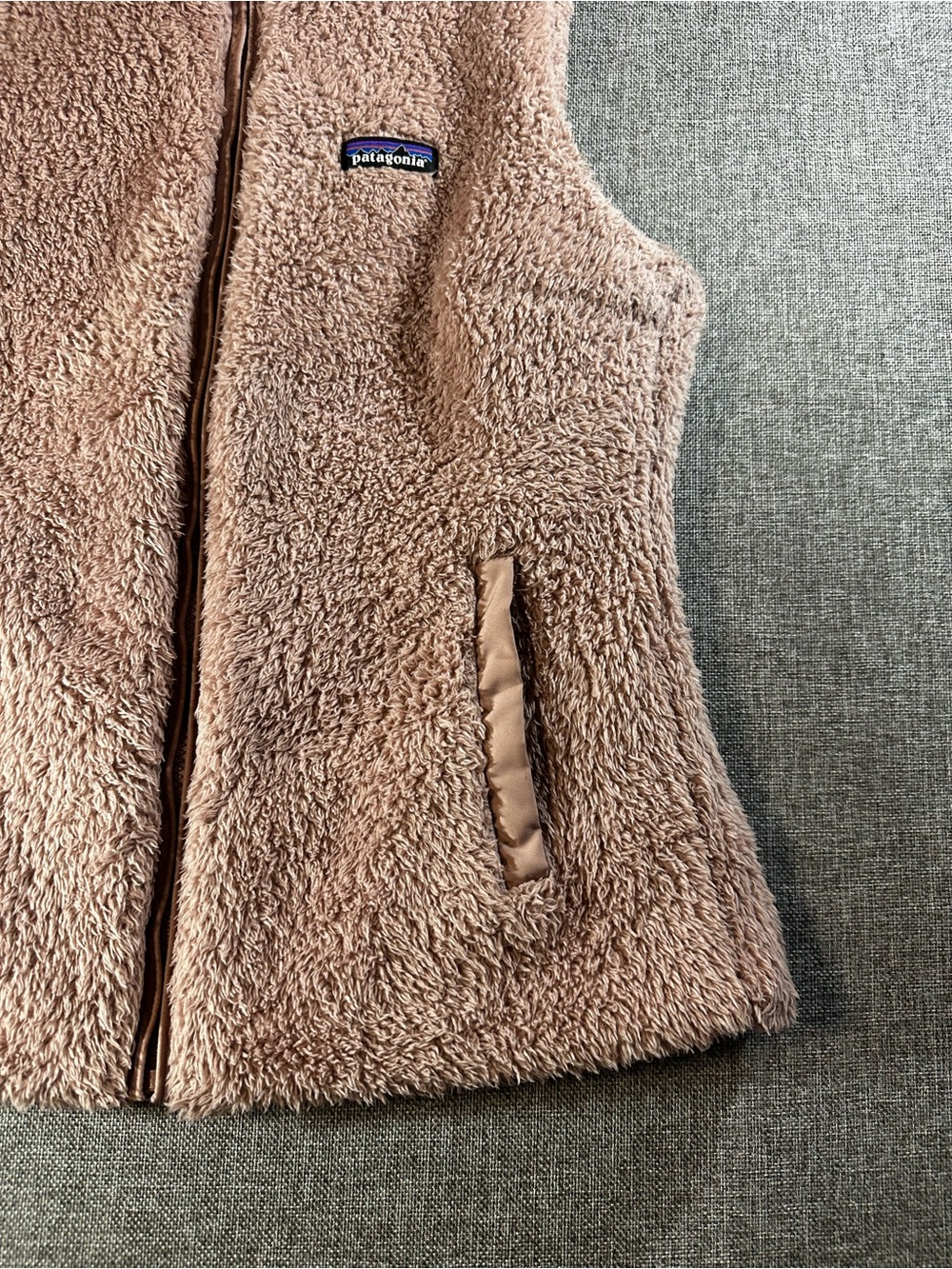 Patagonia Women’s Sherpa Fleece Vest in Taupe - Picture 2 of 12